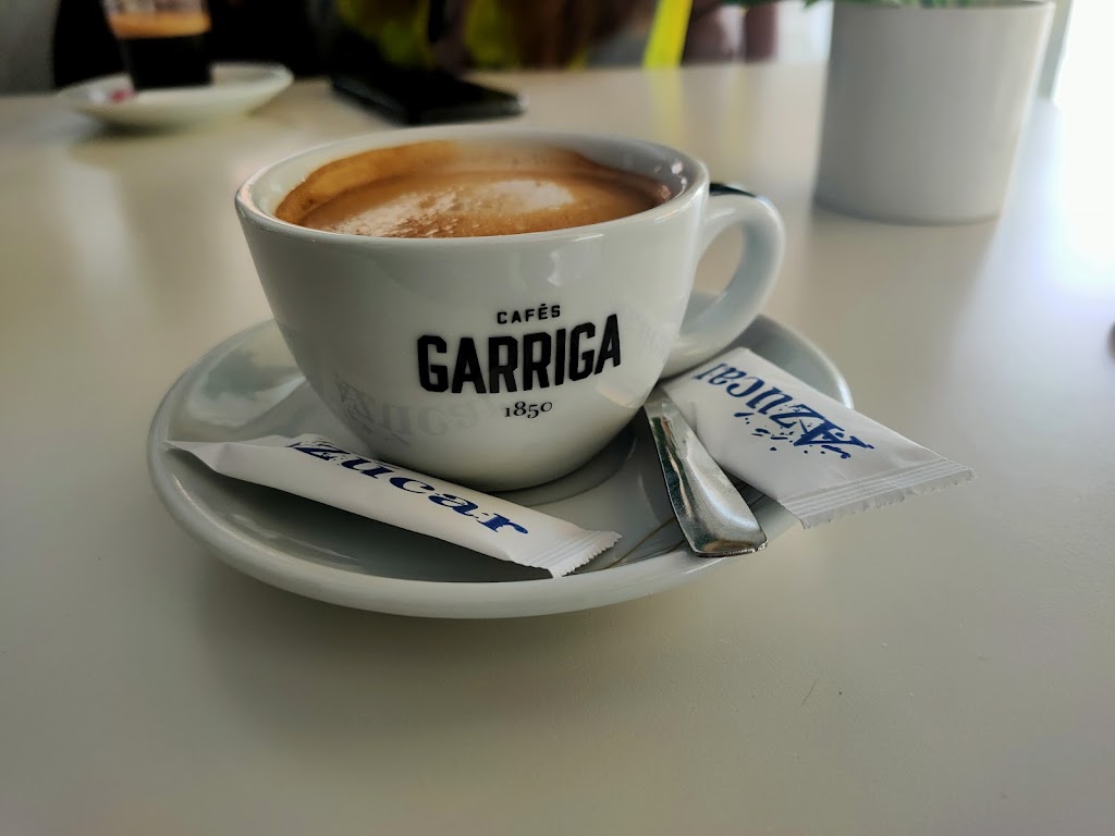 Cafe Y Bar Ana — Comida y bebida
