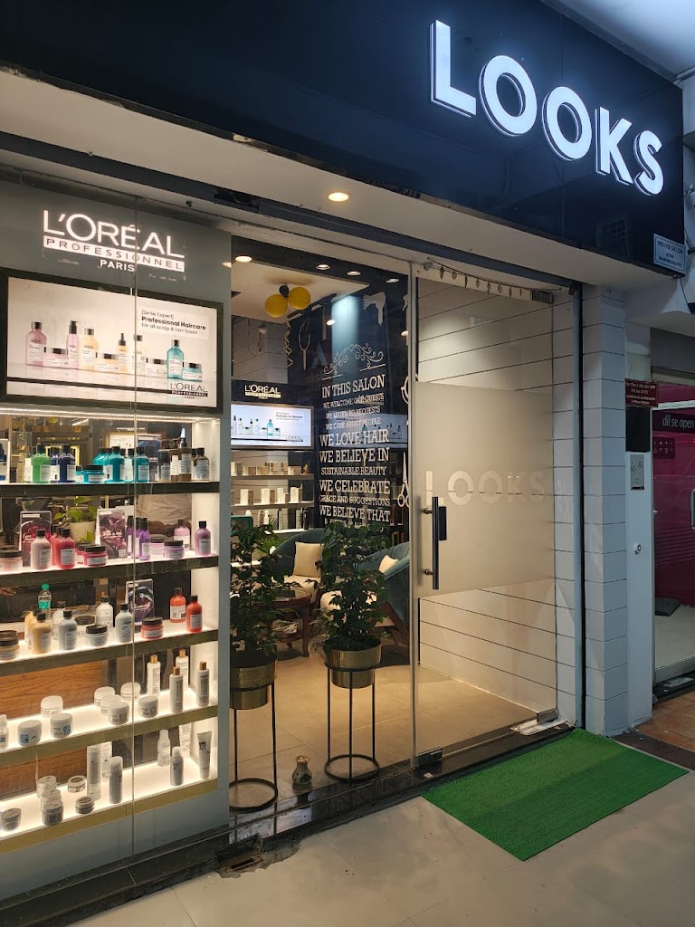Looks Salon Sector 15 Gurugram