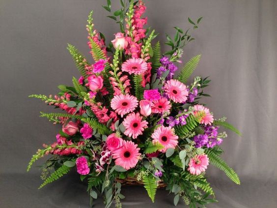 Bud's Flowers & Gifts