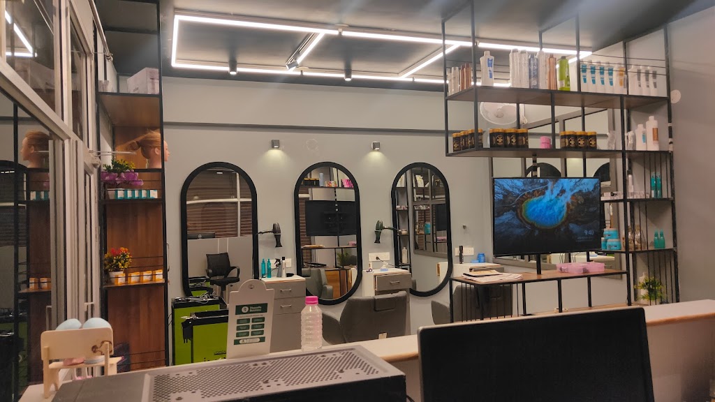 Clipper S Unisex Salon Tattoo Studio