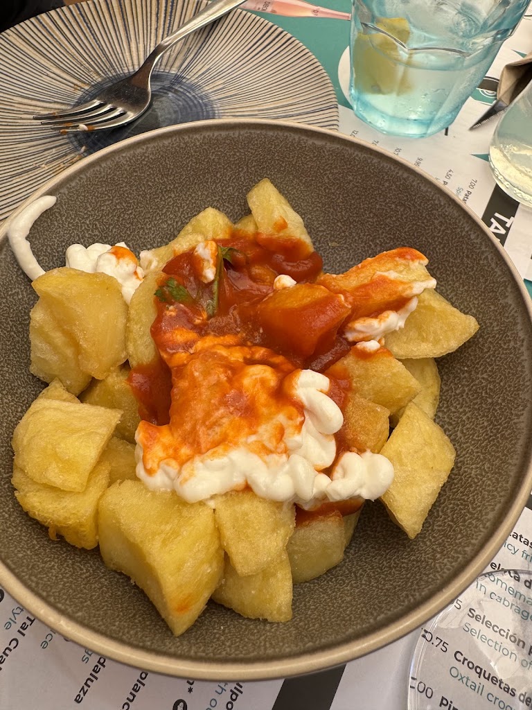 Bar Tal Cual — Patatas bravas
