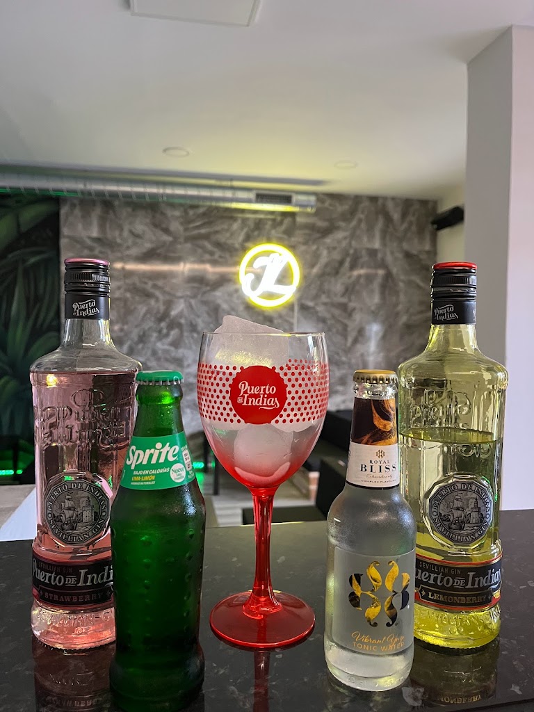 Juicy Lounge — Comida y bebida