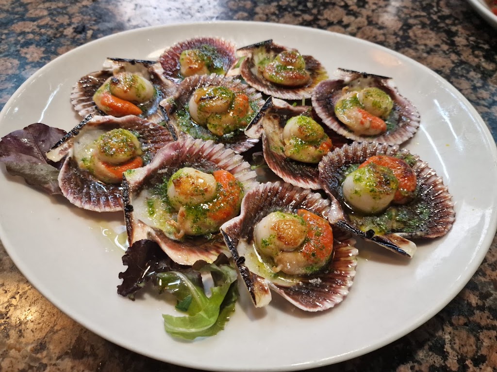 TAPERIA O CANARIO — Comida y bebida
