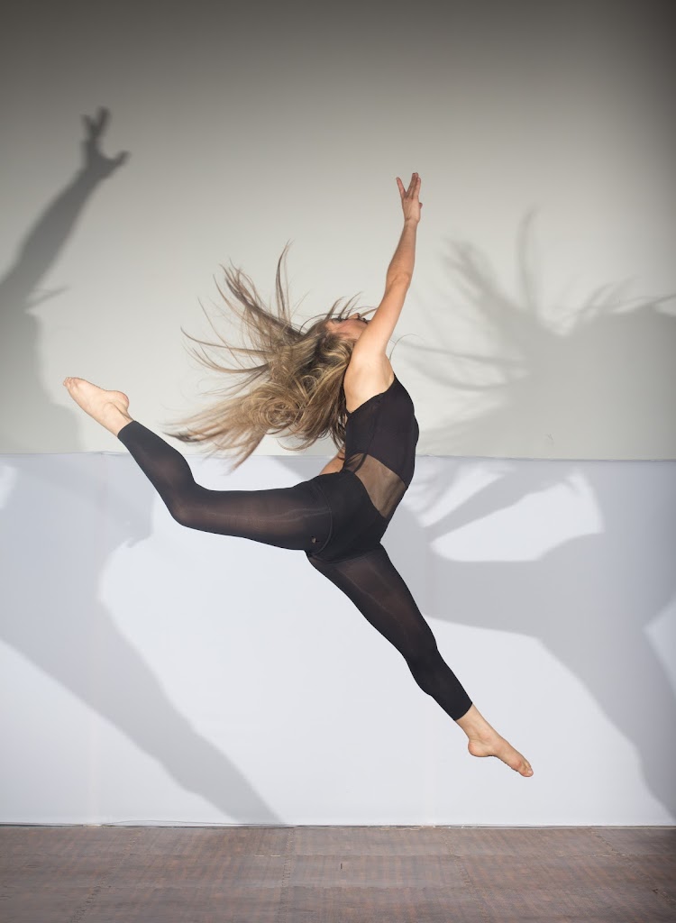 ESCUELA DE FORMACION INTEGRAL EN DANZA