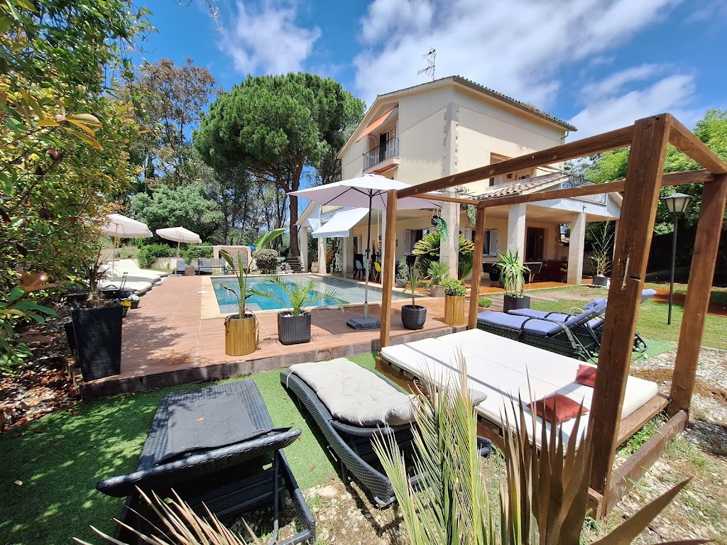 Casa Rural en Barcelona 'Les Canyes Cottage' a Private Villa Resort, Alquiler integro y privado.