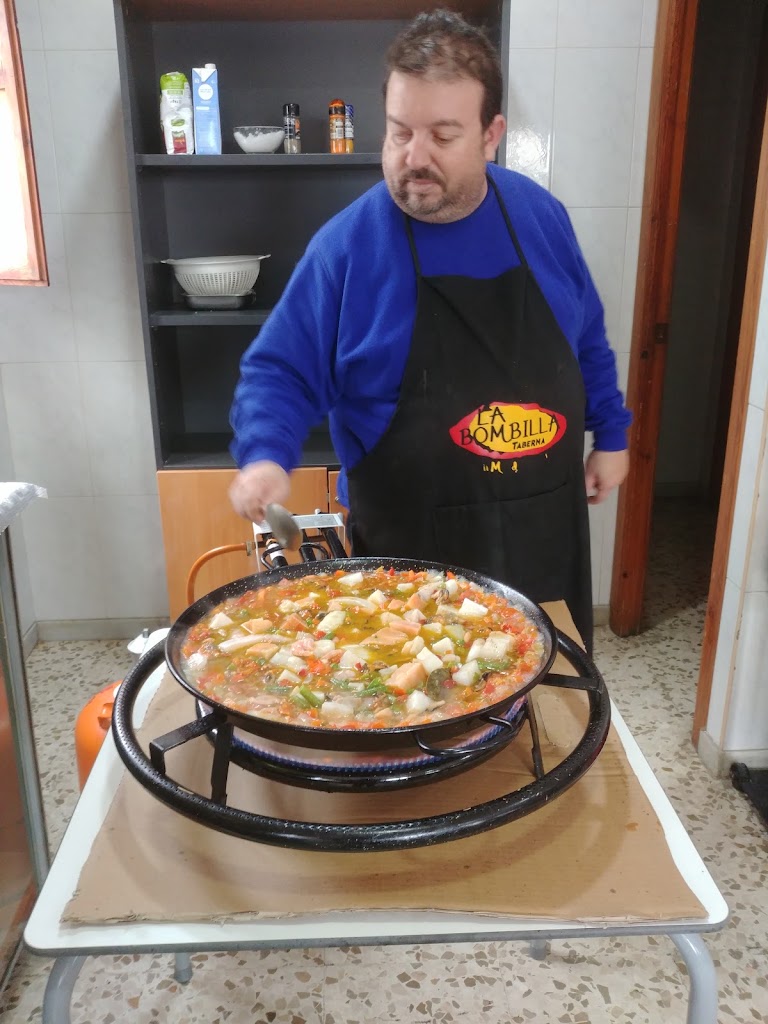 Taberna La bombilla — Comida y bebida