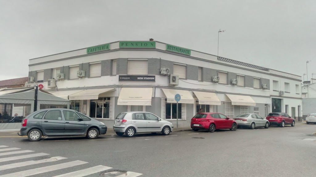 RESTAURANTE CAFETERIA HOSTAL EN MONTIJO NEW STADIUM — Del propietario