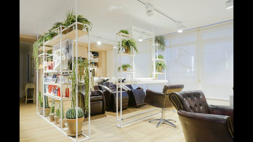 Germanes Baila Peluqueria y estetica — Interior