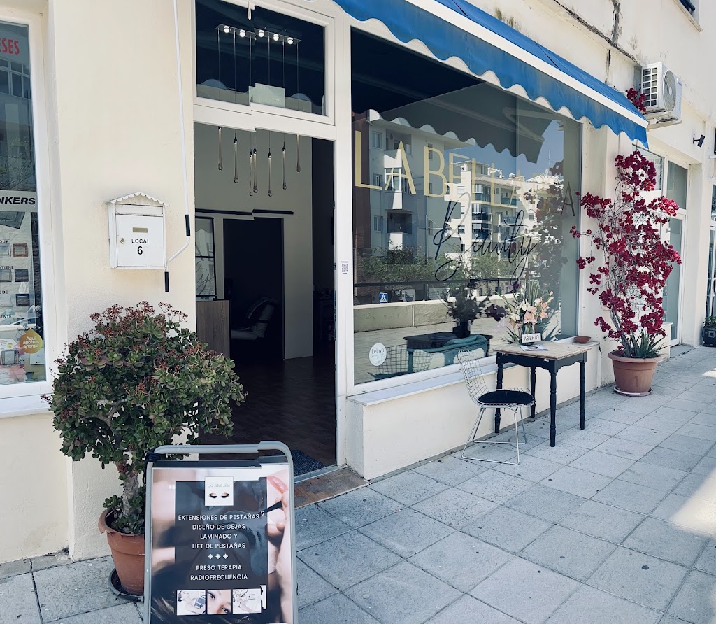 La Bella Bea — Exterior