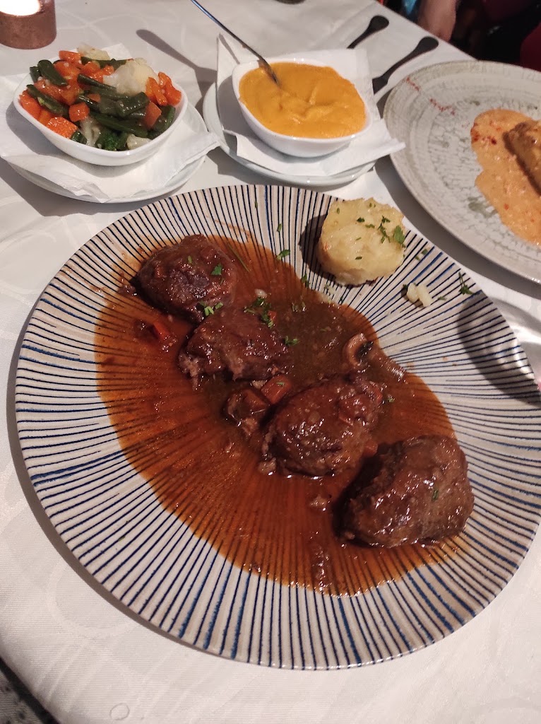 Spanish Garden — Comida y bebida