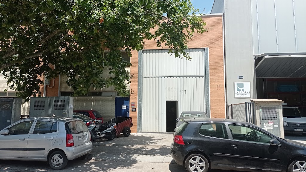 VERGARA'S speed shop garage