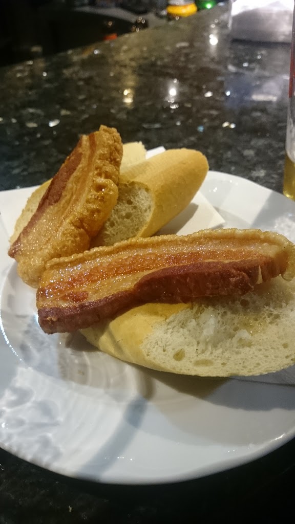 Cafe-Bar "Vitoria" — Comida y bebida