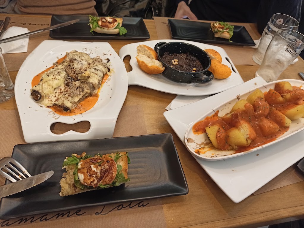 Gastrobar Llamame Lola — Comida y bebida