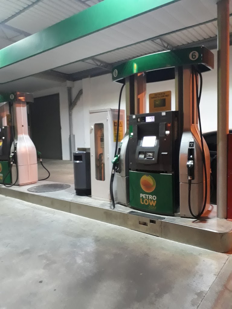 Petro Low Cost — Exterior