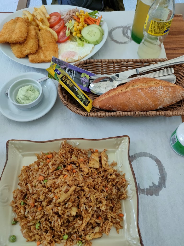 Bar Cafeteria Pio Pio — Comida y bebida