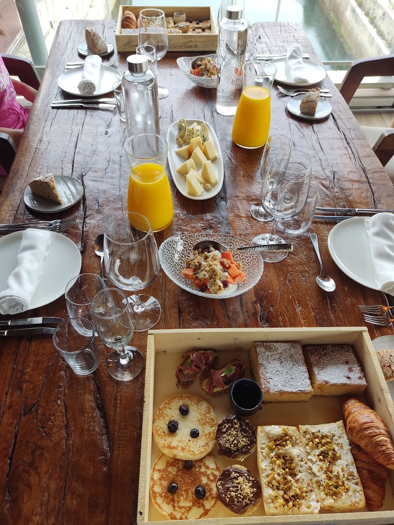 Gijon Kraken Beach Bar — Comida y bebida