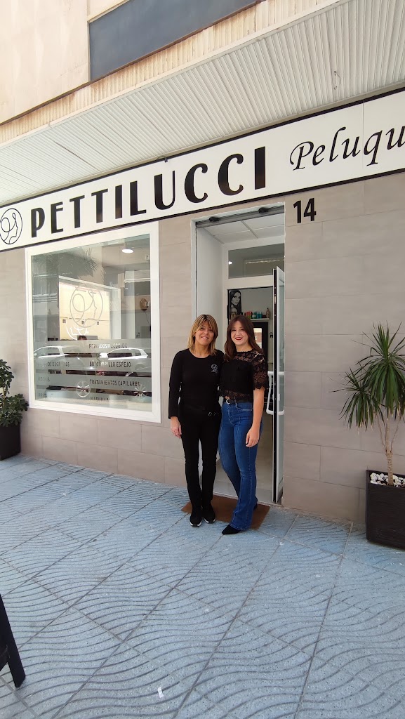 Pettilucci peluqueria y estetica — Exterior