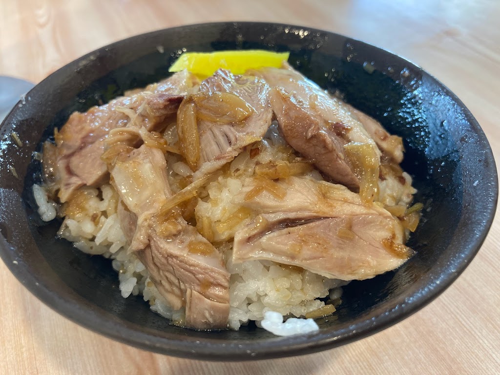 嘉義噴水雞肉飯-新民店 的照片