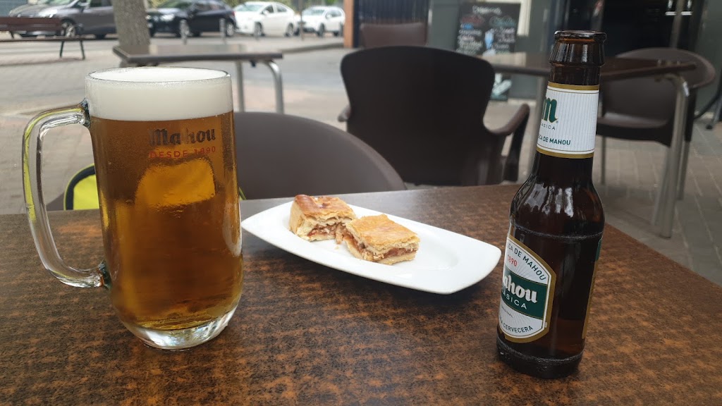 Cerveceria La Haya Restaurante — Comida y bebida