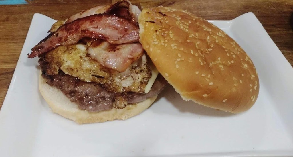 Bar Cafe Five — Comida y bebida