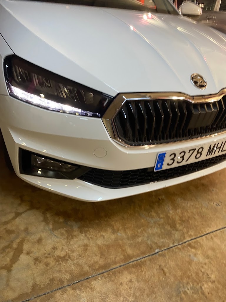 ClickRent Madrid Aeropuerto | Alquiler de Coches y Furgonetas