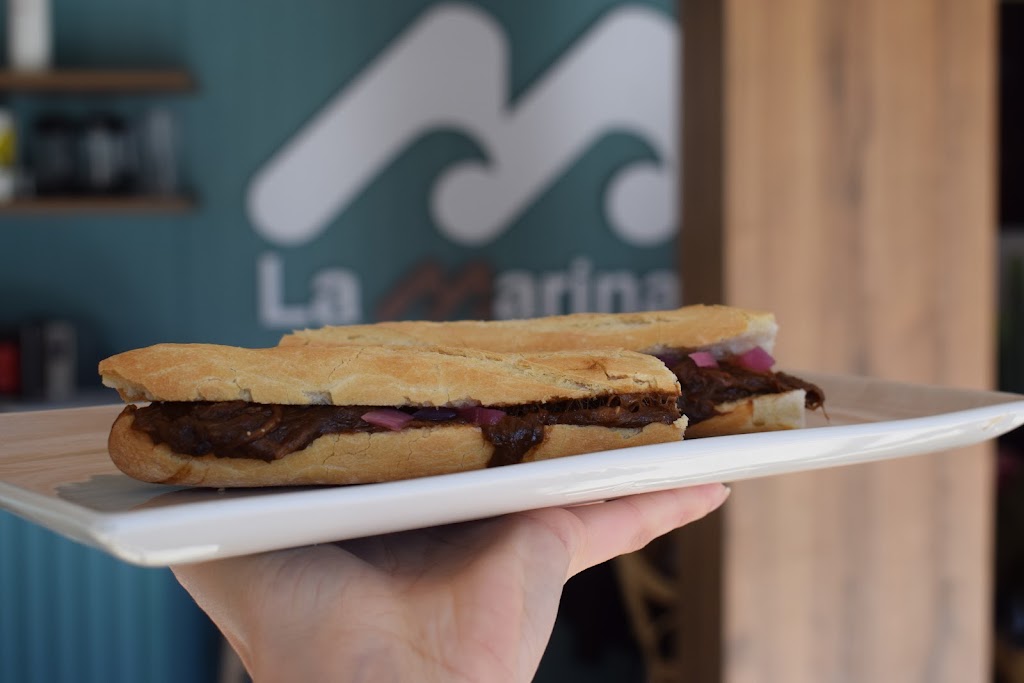 La Marina Puerto de Mazarron — Comida y bebida