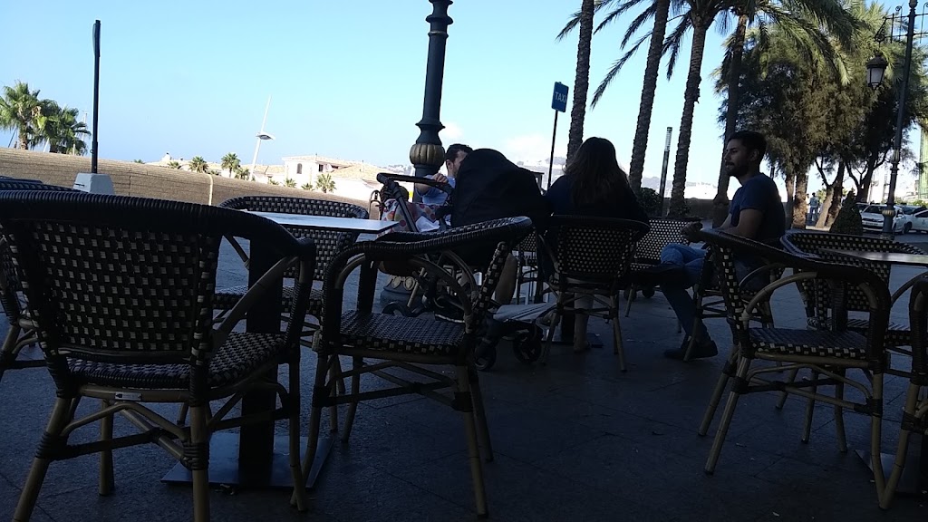 Aire Cafe Bar — Ambiente