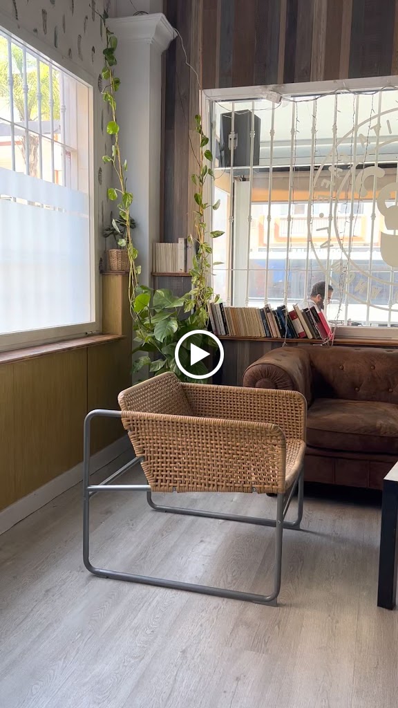 La mona chita cafe — Videos