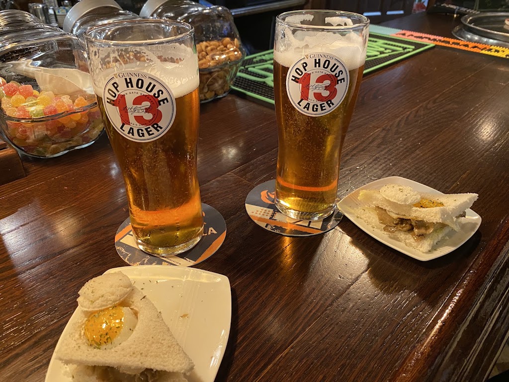 Pub The Gold's Abbey — Comida y bebida