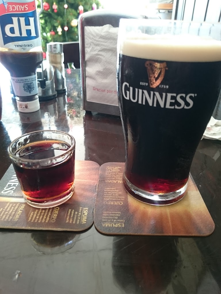 The Claddagh Irish bar — Bebida alcoholica