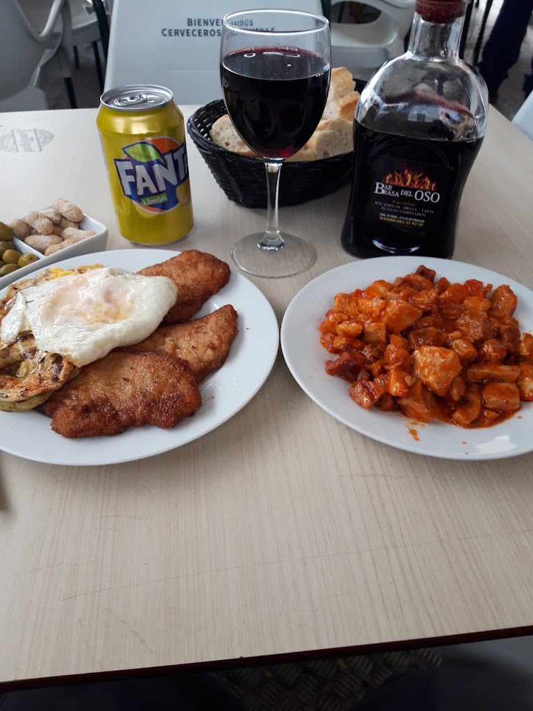Bar Brasa Del Oso — Comida y bebida