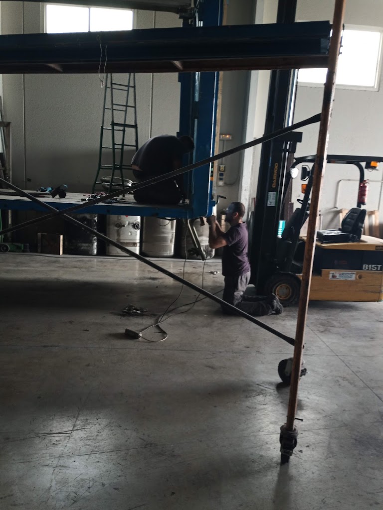 Mecartruck taller de mecanica, soldadura y reparacion de depositos de combustible. — Interior