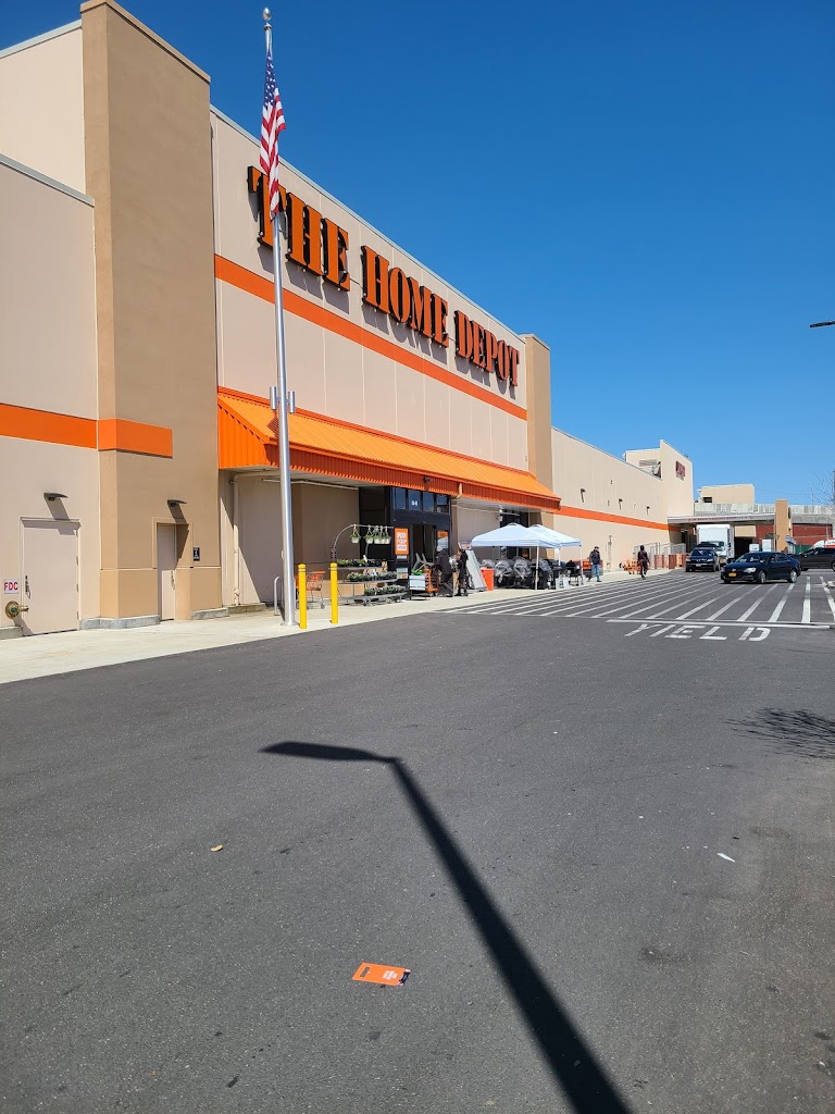 Home improvement store in Maspeth