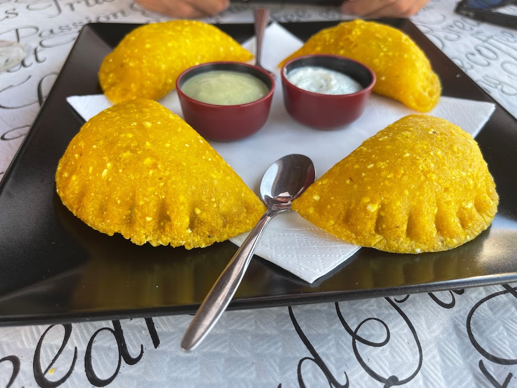 Restaurante Bocados - Latin american food — Empanada