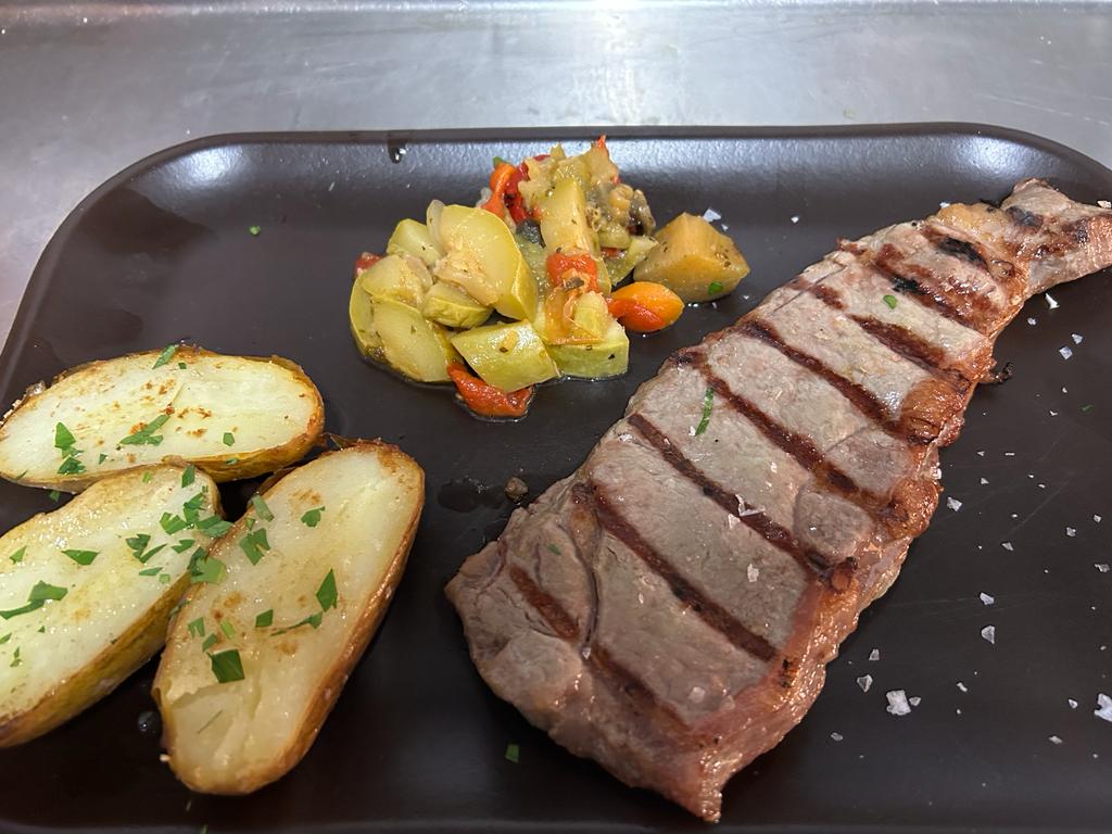 Abrasador Tabula Brasa Puerto Real — Comida y bebida