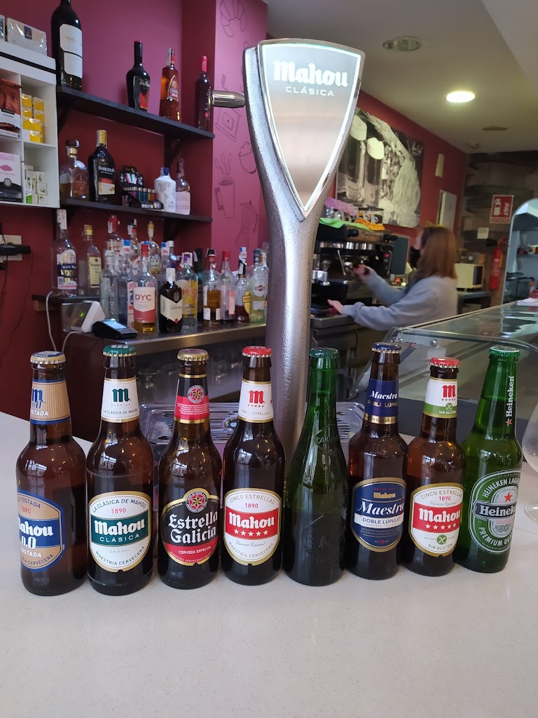 Cerveceria Bon Profit — Comida y bebida