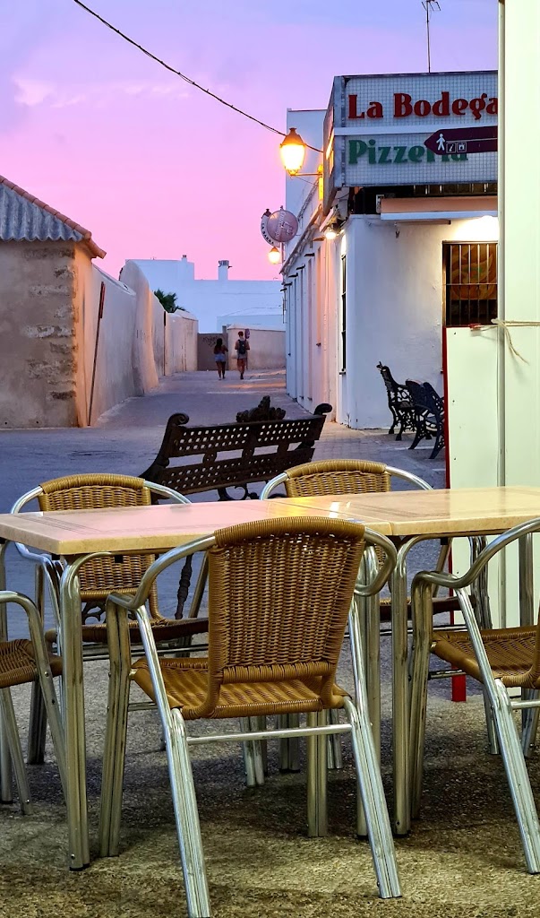 La Bodega Pizzeria — Ambiente