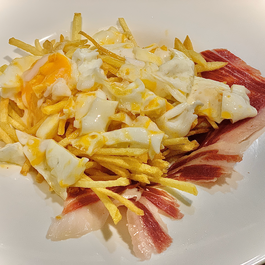 Restaurante Los Dolmenes — Comida y bebida