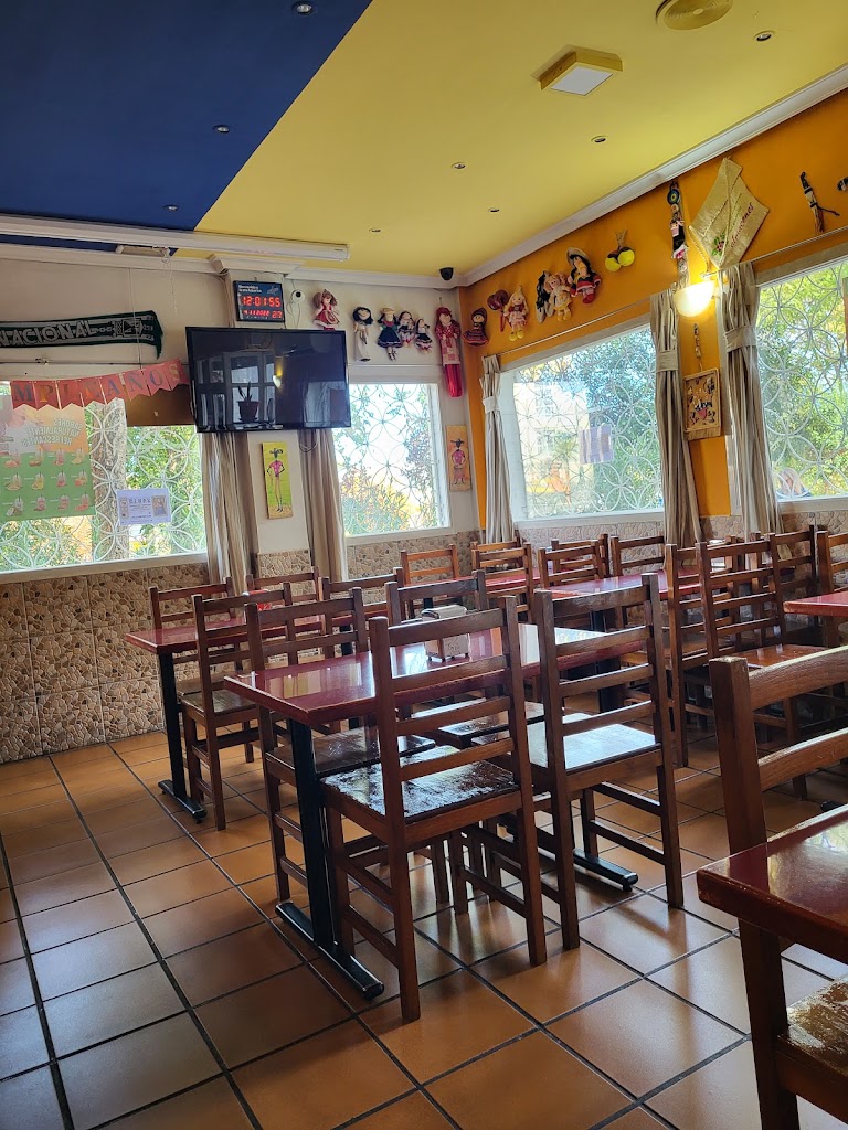 Restaurante Yeni Manjares — Ambiente