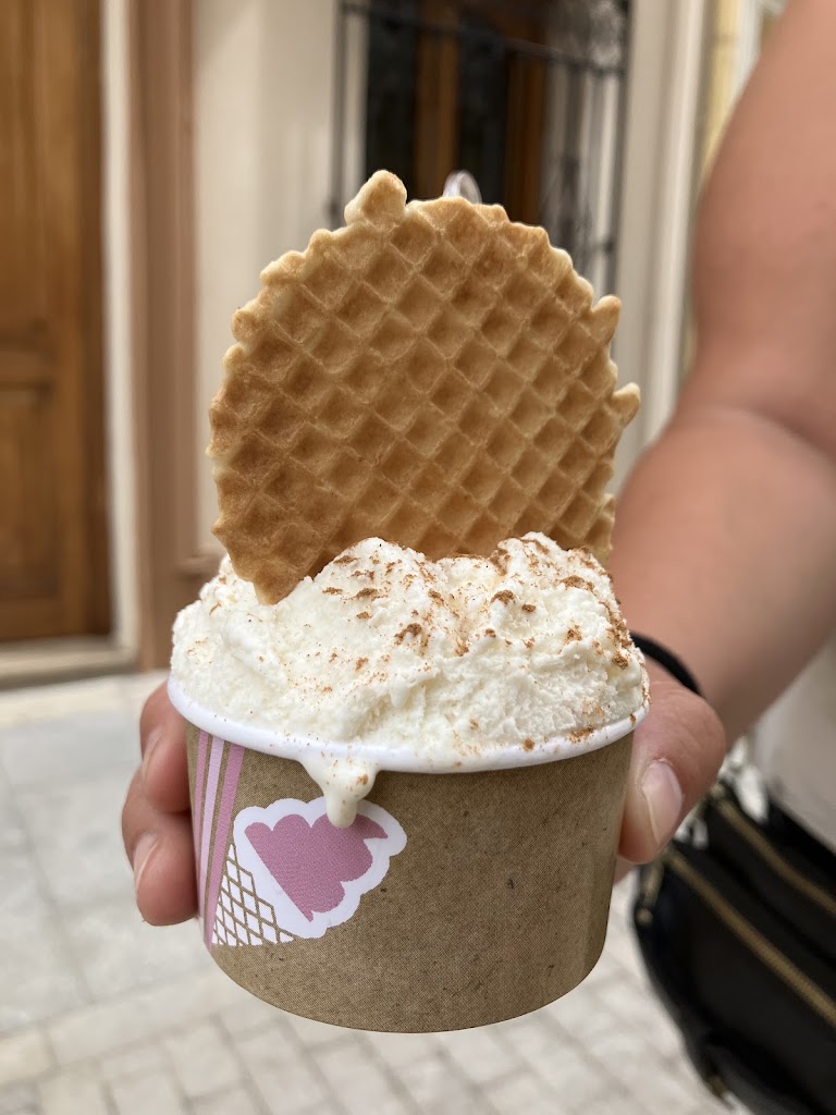 Heladeria Via Lattea — Comida y bebida