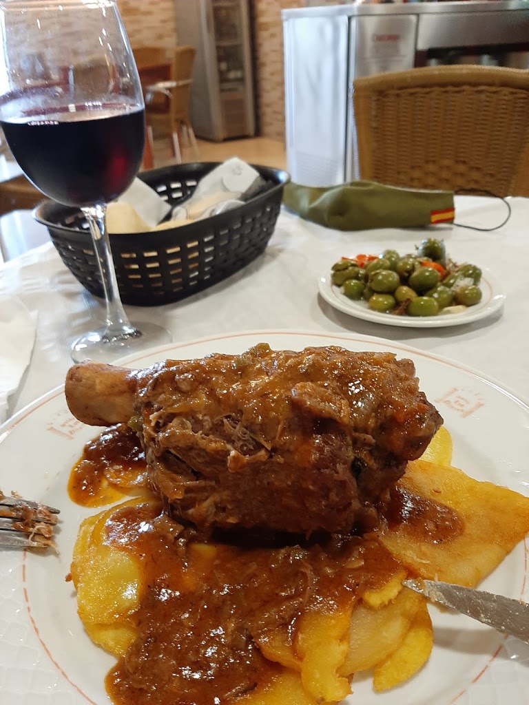 Bar Los Pilares — Comida y bebida