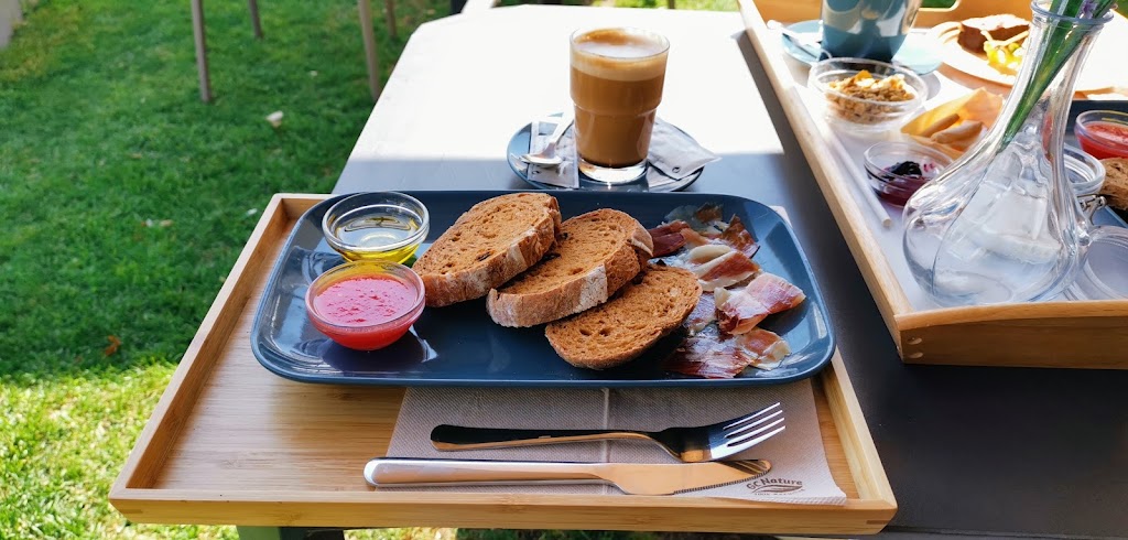 Cafe-Bar Metropoli — Comida y bebida