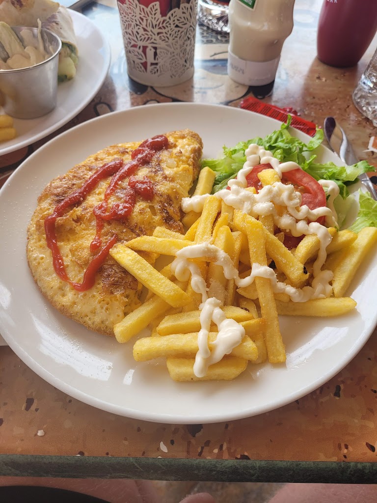 CHARLIE'Z & FRIENDS — Comida y bebida