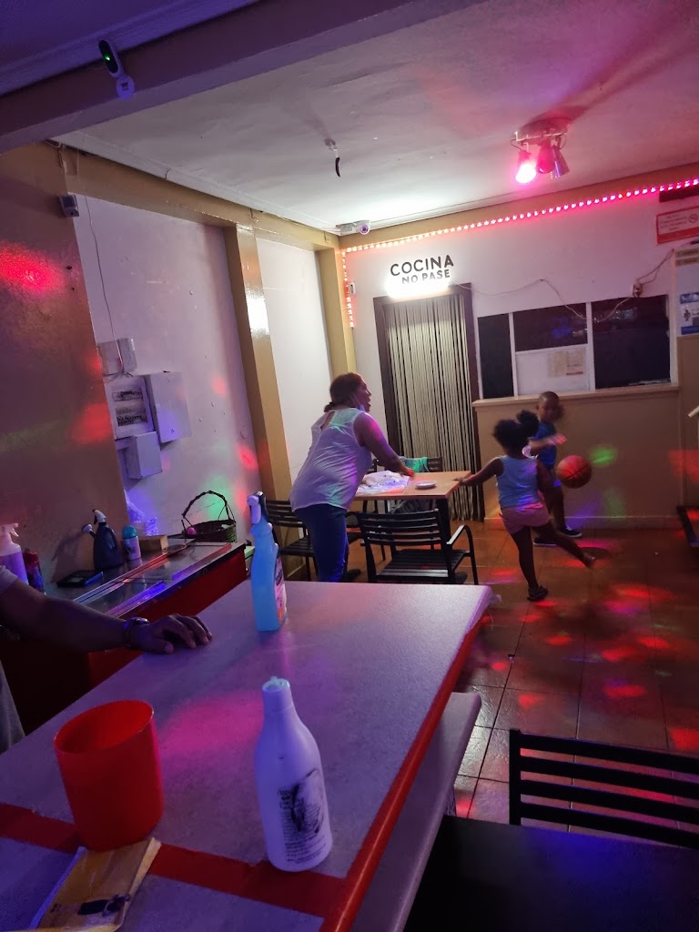 CAFE BAR LA LONJA — Ambiente