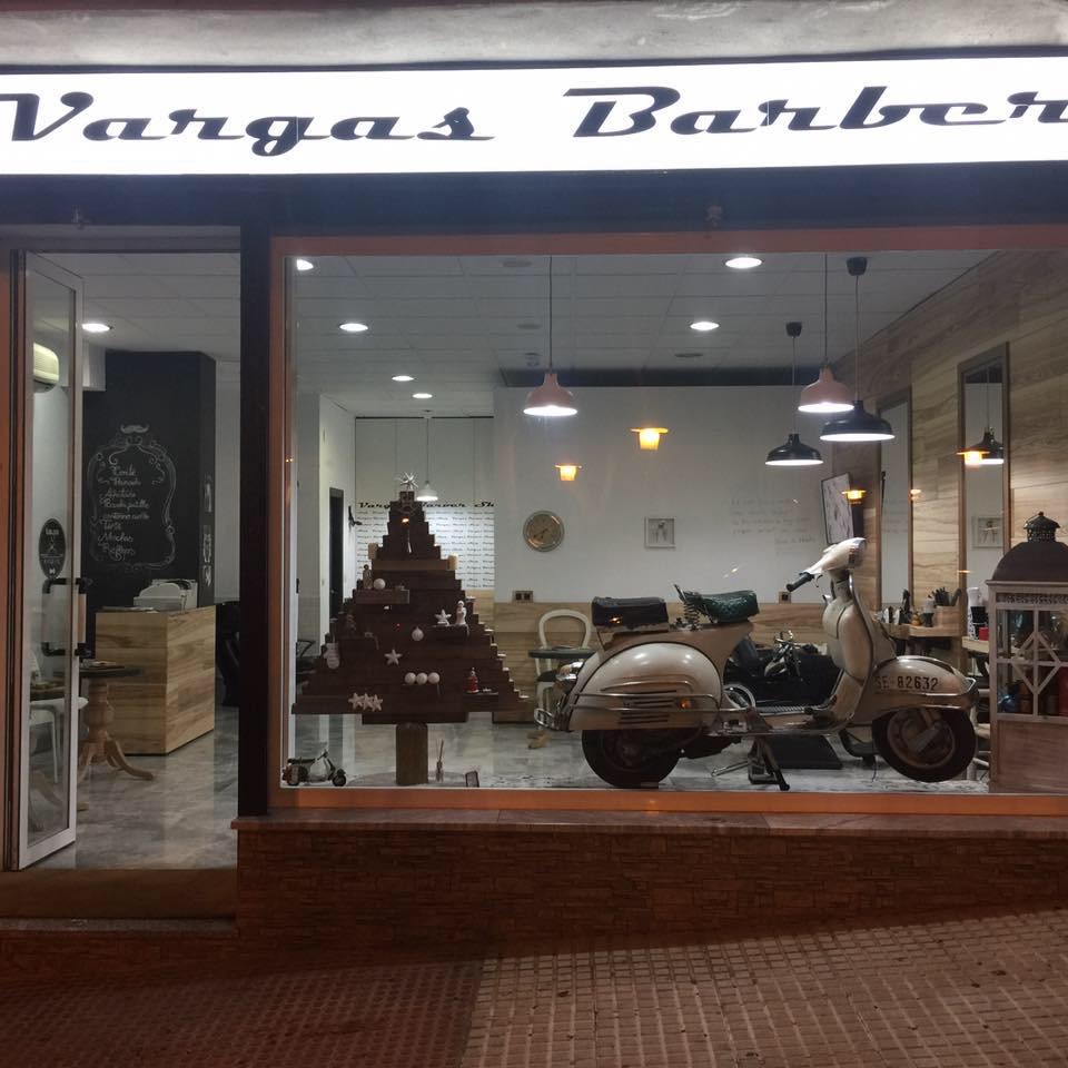 Oscar Vargas Barber — Exterior
