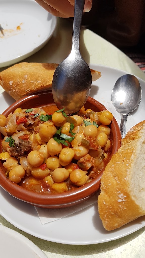 Cafe Bodega La Dolorosa — Comida y bebida