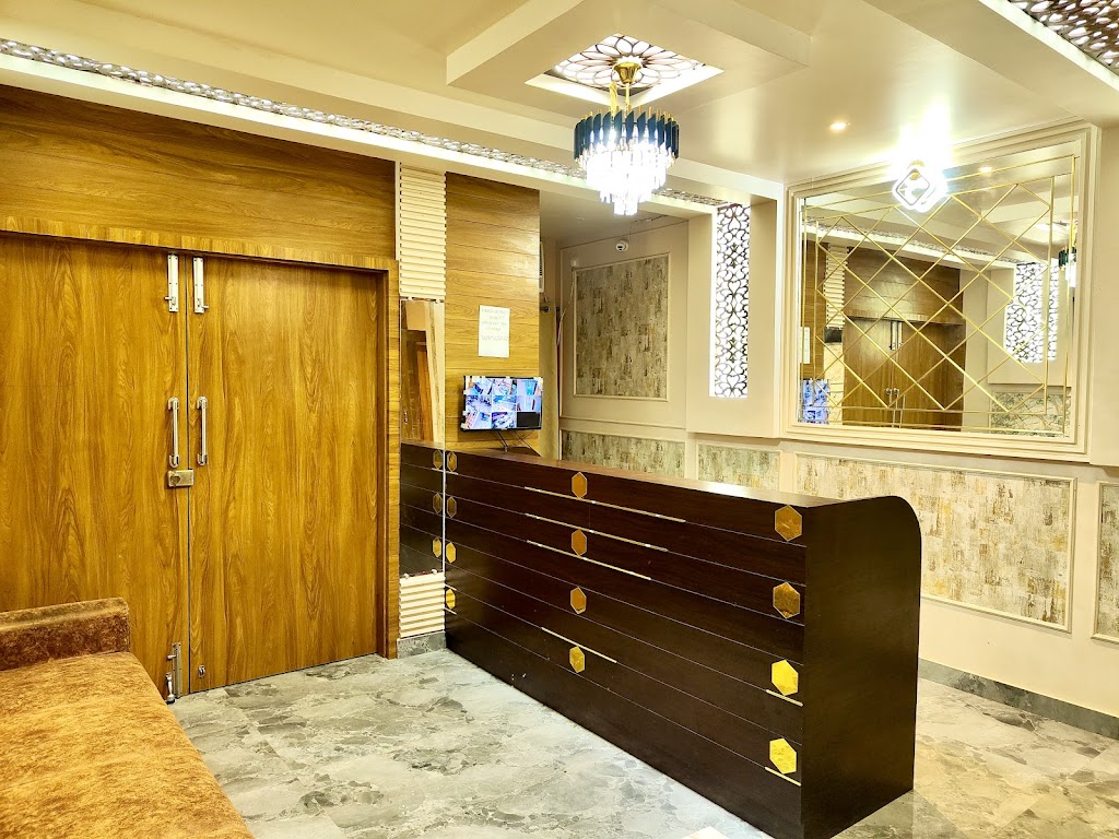 Rr Palace