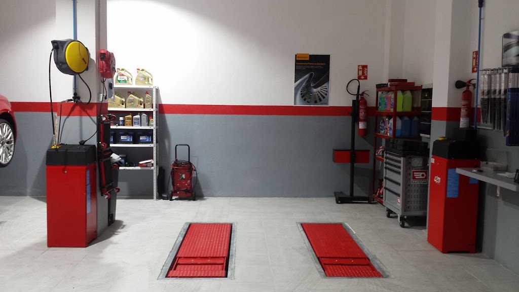 Automocio Centre — Interior