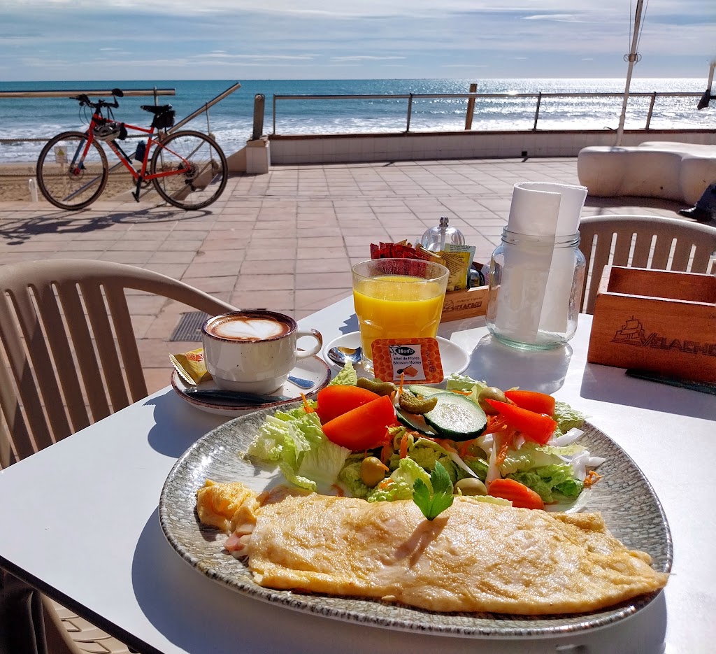 Cafe Velacho — Comida y bebida