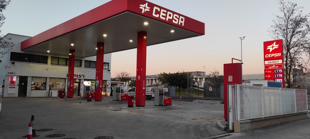 Estacion de servicio Cepsa — Surtidor de combustible